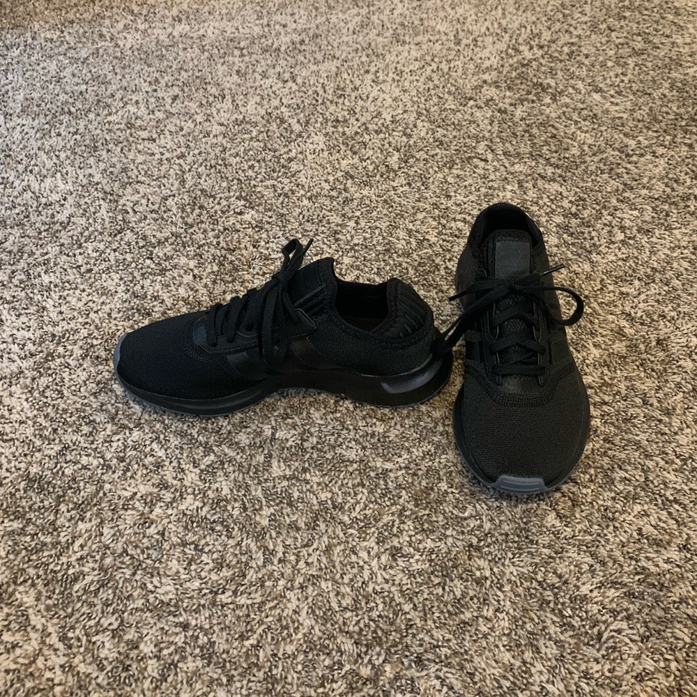 Adidas Tennis Shoes